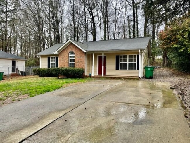 Photo - Adorable 3 bedroom 2 bath Ranch style home. Located in the Bridlewood community