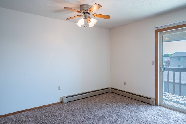 Apartamentos Clearview en West Fargo, ND | 21A | Comedor - Clearview