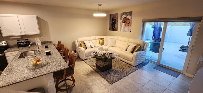 Photo - 1030 W Davis Pkwy