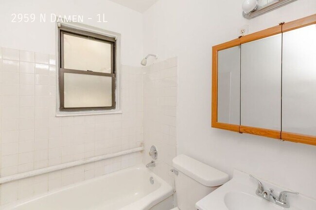 Photo - Cozy Studio in Lincoln Park!  Gas and Heat... Unit 1L