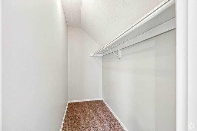 3BR, 2BA - 1,330SF - Walk in Closet