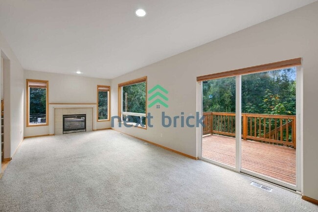 Spacious 4-Bed Retreat in Lynnwood with 3.5 Baths and 2,224 Sq. Ft. of Comfort!