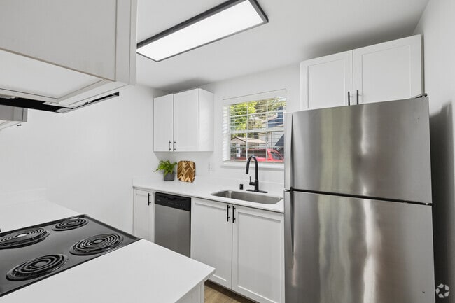2BR, 1BA - 870SF - Kitchen