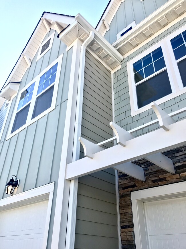 Photo - 615 Metro Sta