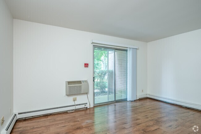 1BR, 1BA - 750SF - Living Room