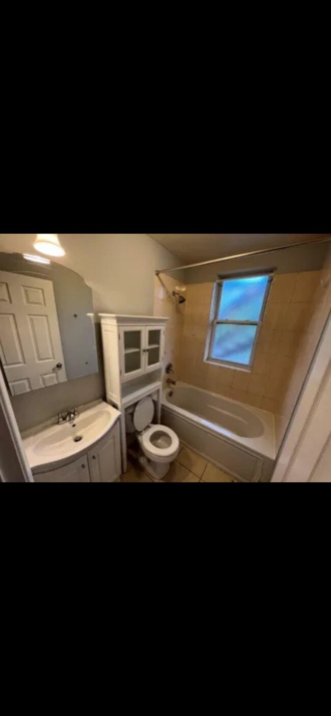 Photo - 4556 W George St