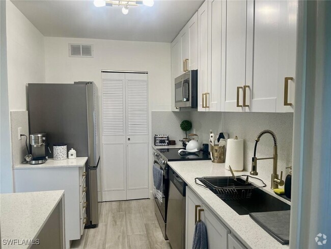 Building Photo - 788 Park Shore Dr Unit H36 Rental