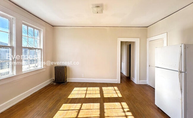 Photo - 904 3rd St W