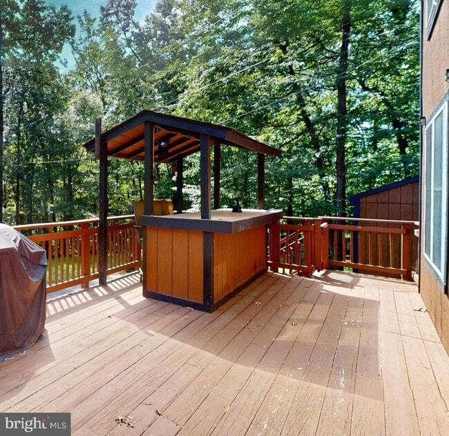 104 Laurel Ln