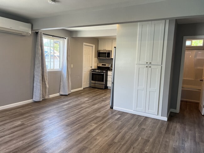 Photo - 6373 Osler St