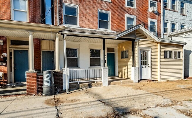 Photo - 235 W Chestnut St Unit 2