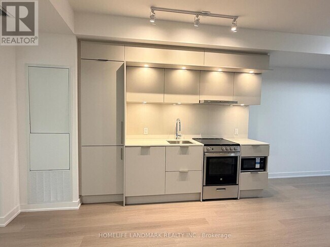 Photo - 448 Burnhamthorpe Rd W Unité 905