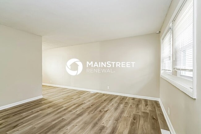 Photo - 3 Bedroom Pet-Friendly Home in Louisville, KY with Main Street Renewal