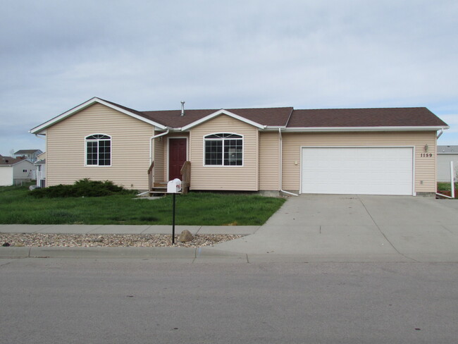 **APPLICATION PENDING** 4 BEDROOM | 2 BATH... - **APPLICATION PENDING** 4 BEDROOM | 2 BATH... House