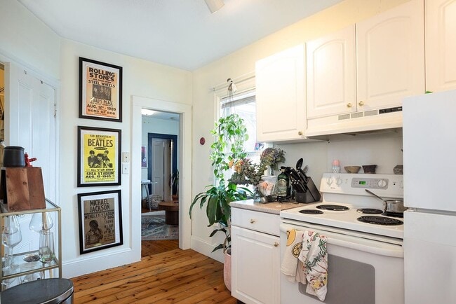 Kitchen - 170 Austin St Unit 2