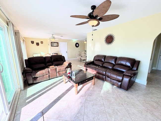 Photo - 583 SE Calmoso Dr Unit SI ID1586083P