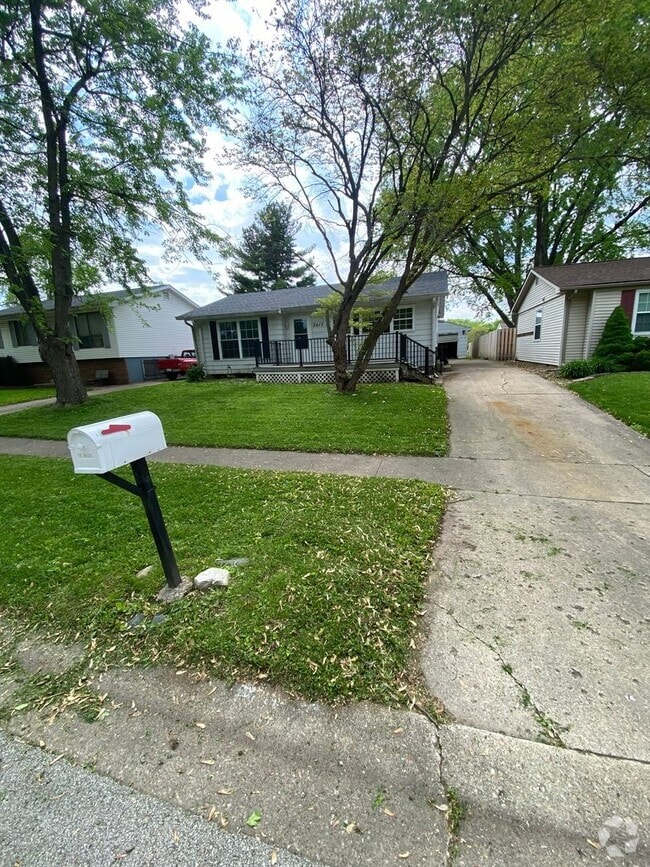 Building Photo - 3 bed 1.5 bath 1500 Rental