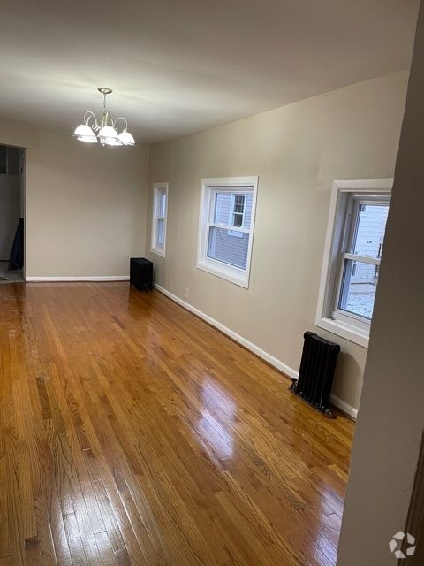 Building Photo - 2529 N Austin Ave Rental