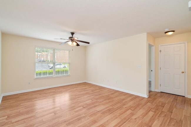 Photo - 1703 Maple View Way