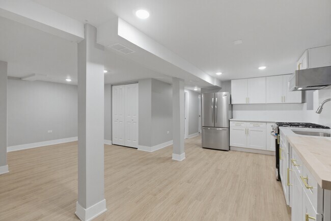 Photo - 3716 N Racine Ave Unit G