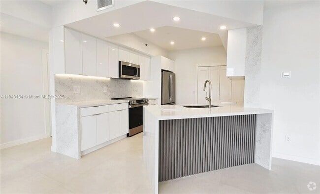Building Photo - 3215 NE 184th St Unit 14407 Rental