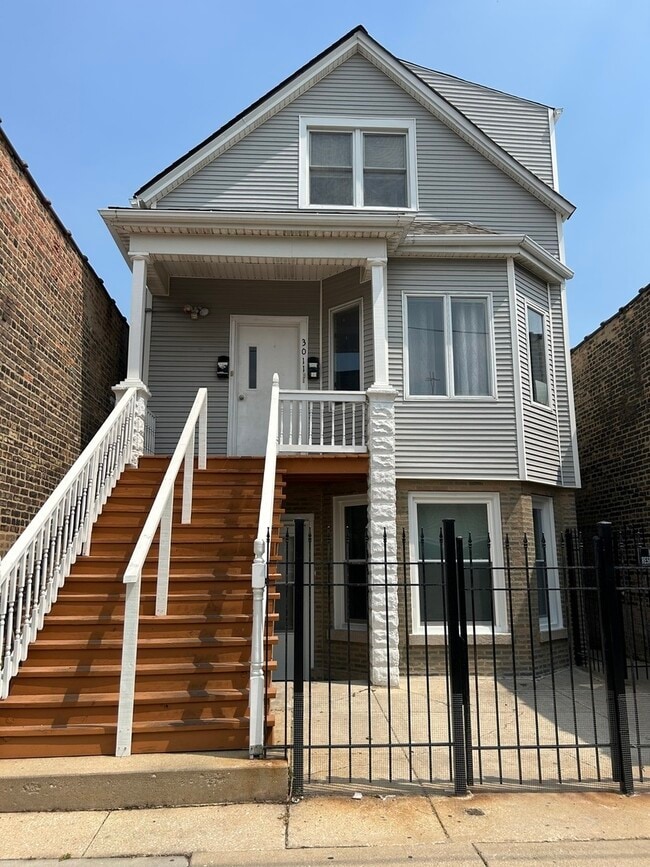 Building Photo - 3011 N Kedzie Ave Rental