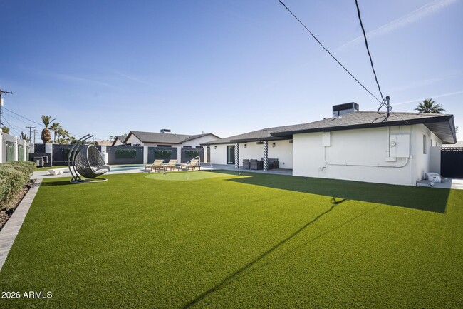 8314 E Mariposa Dr