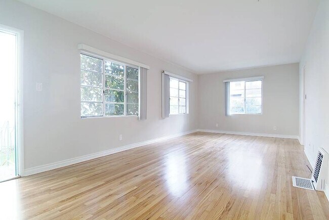 Sala de estar - 1224 S Westgate Ave