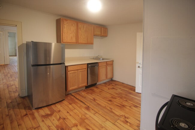 Building Photo - 208 Green St Unit 2