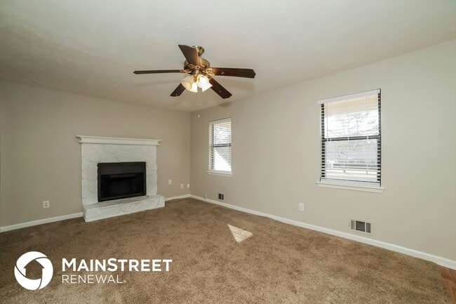 Photo - 499 Woodland St