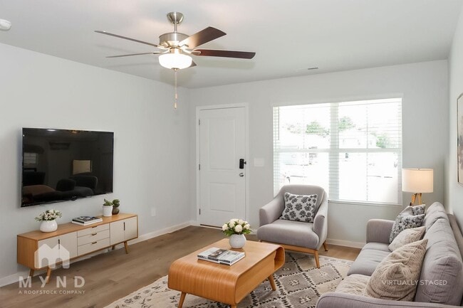 Photo - 161 Olde Hearth Rd