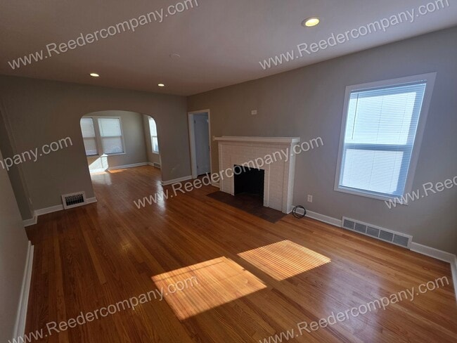 Photo - 1944 Davis Ave