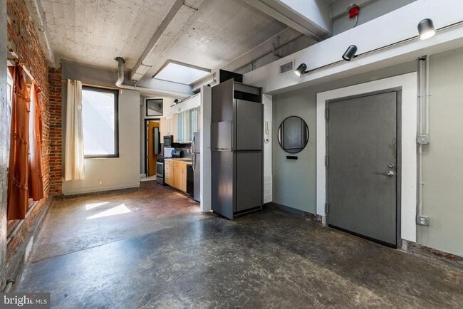 Building Photo - 144-50 W Laurel St Unit 302 Rental