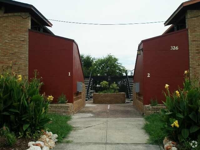 Photo - 326 W Cypress St