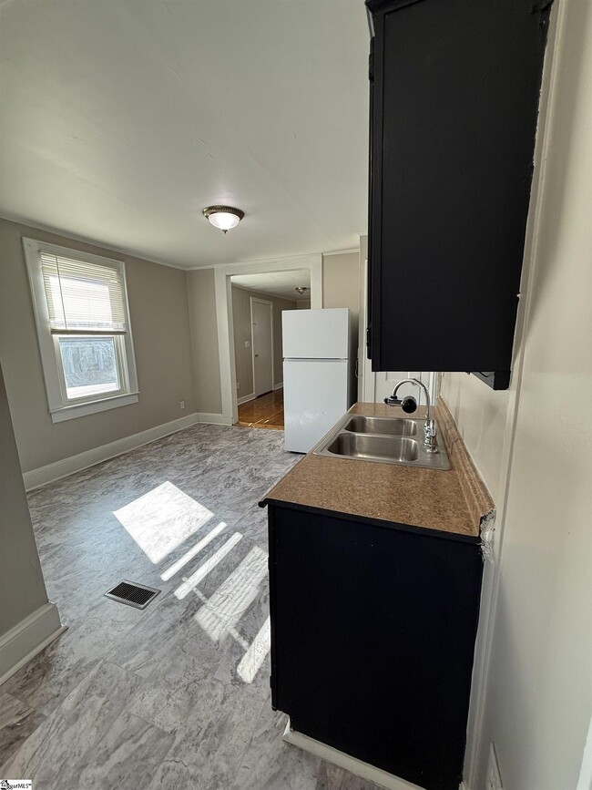 Photo - 801 Perry Rd