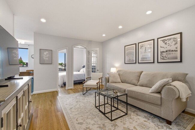 Photo - 305 C St NE