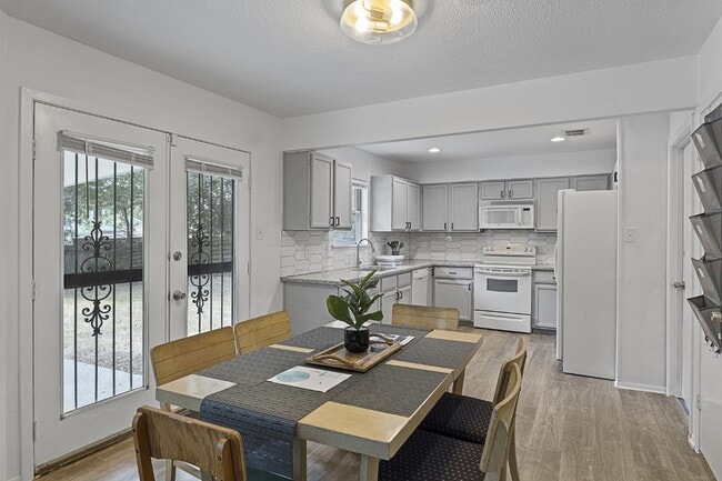 Photo - 7918 Misty Forest