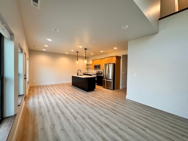 Modern Driggs Townhome — 3BR/2.5BA, Move-In Ready, Flexible 6–12 Month Leases - Modern Driggs Townhome — 3BR/2.5BA, Move-In Ready, Flexible 6–12 Month Leases
