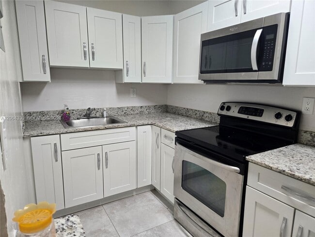 Photo - 4550 SW 67th Ave Unit 2