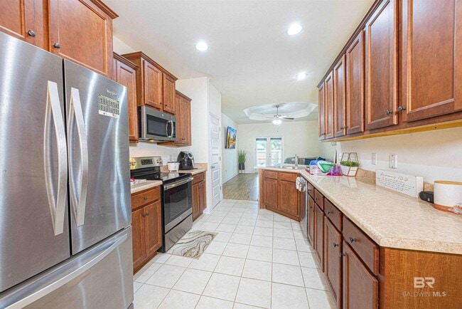 Photo - 1468 Surrey Loop