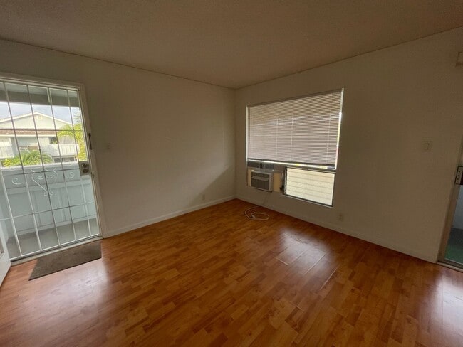 Photo - Spacious 2 Bedroom Townhouse w/ Parking in...