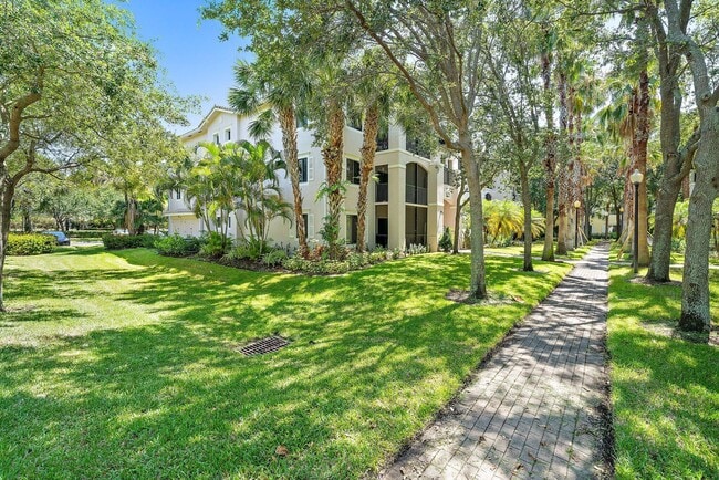 Building Photo - 3023 Alcazar Pl Unit 304