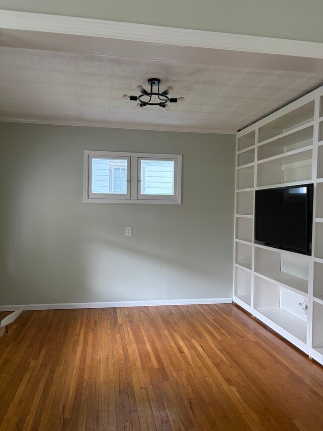 Photo - 225 Simmons Ave
