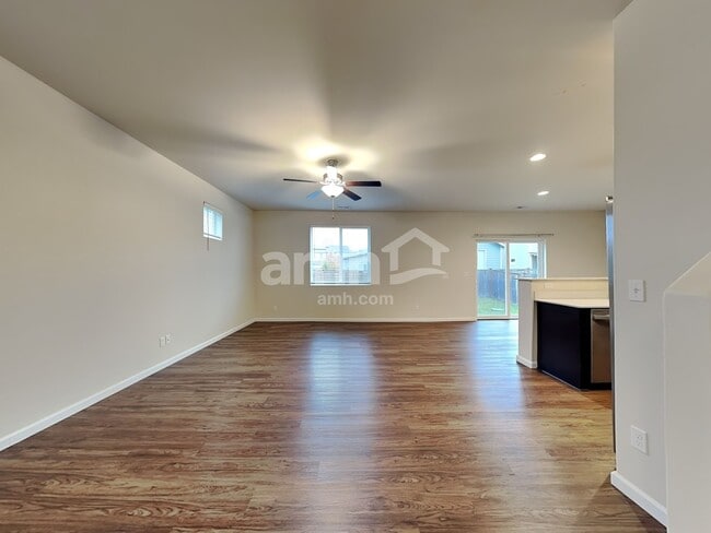 Photo - 18946 Lipoma Ave E