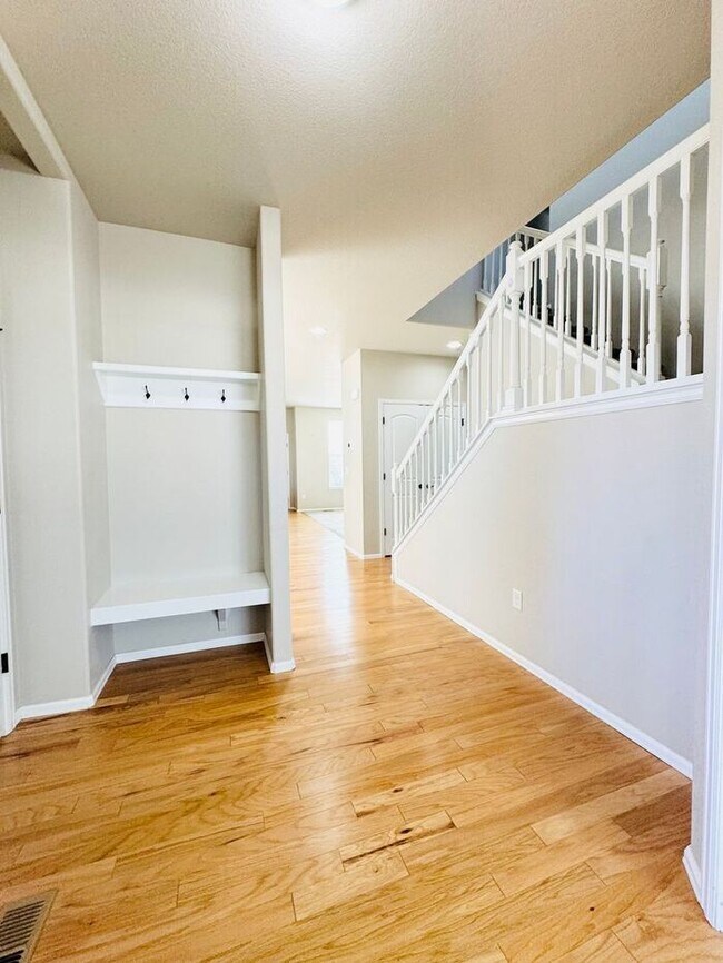 Photo - Gorgeous 4 bed 2.5 bath House With Mountai...