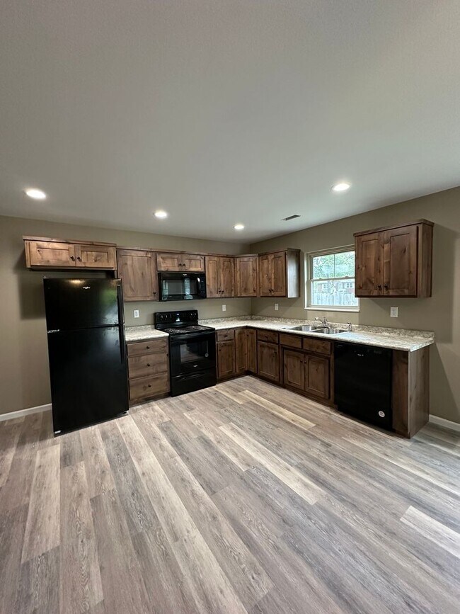 BRAND NEW BUILD!!! 3 Bedroom, 1 Bathroom D... House House Rental in