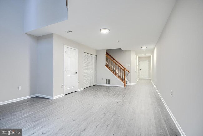 Photo - 8 Katurah Ln