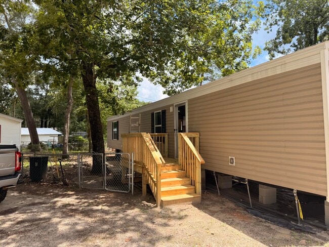 Photo - 621 Live Oak St