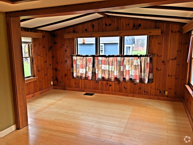 Building Photo - 73 Air Park Rd Unit 2 Rental