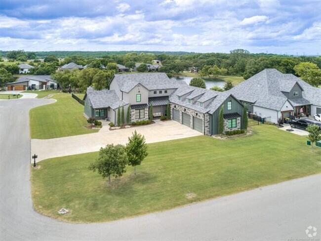 Building Photo - 5 Bed, 4 bath in Bixby Rental